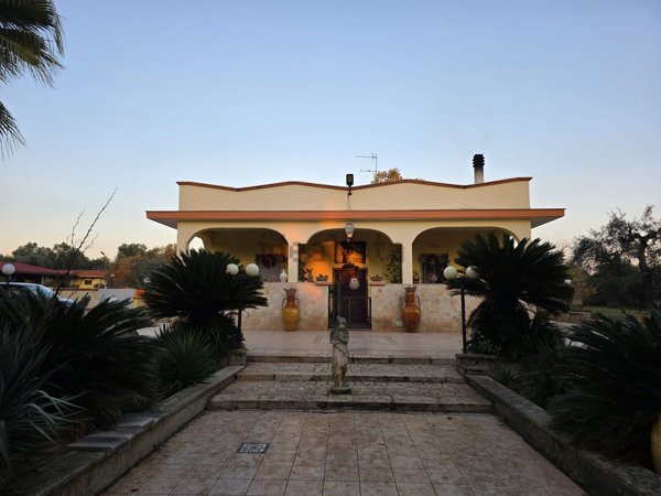 casa indipendente in vendita a Grottaglie in zona Paparazio