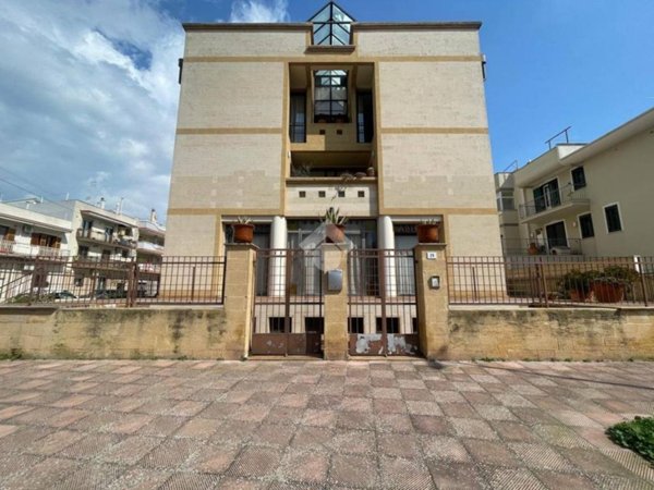 intera palazzina in vendita a Grottaglie