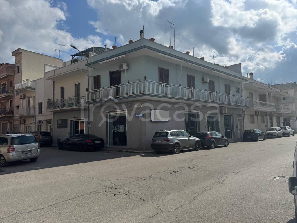 negozio in vendita a Grottaglie in zona Paparazio