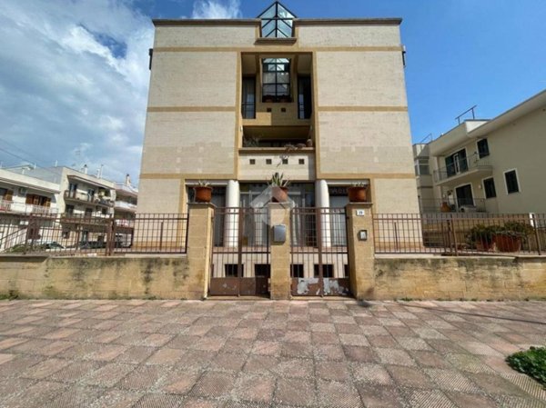 locale commerciale in vendita a Grottaglie
