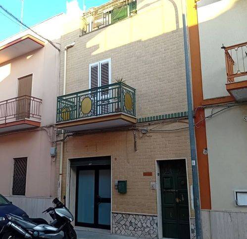 casa indipendente in vendita a Grottaglie