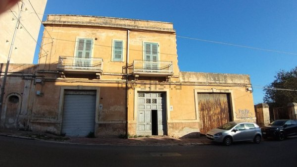 casa indipendente in vendita a Grottaglie in zona Paparazio