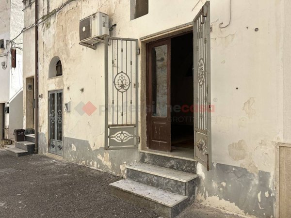 casa indipendente in vendita a Grottaglie