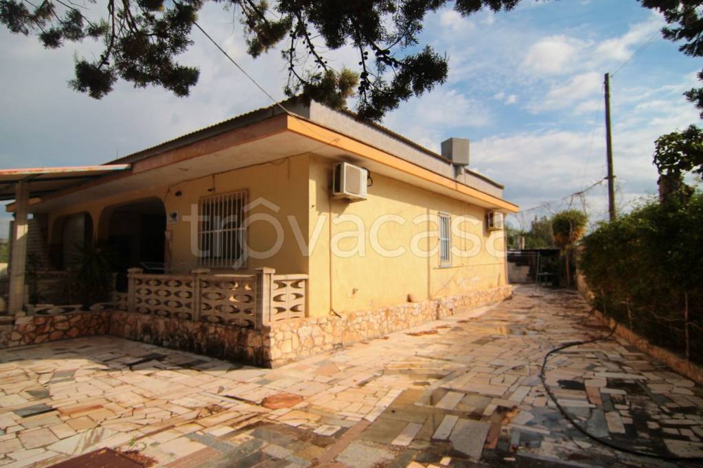 casa indipendente in vendita a Grottaglie in zona Paparazio