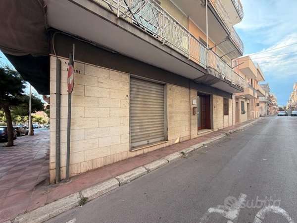 locale commerciale in vendita a Grottaglie