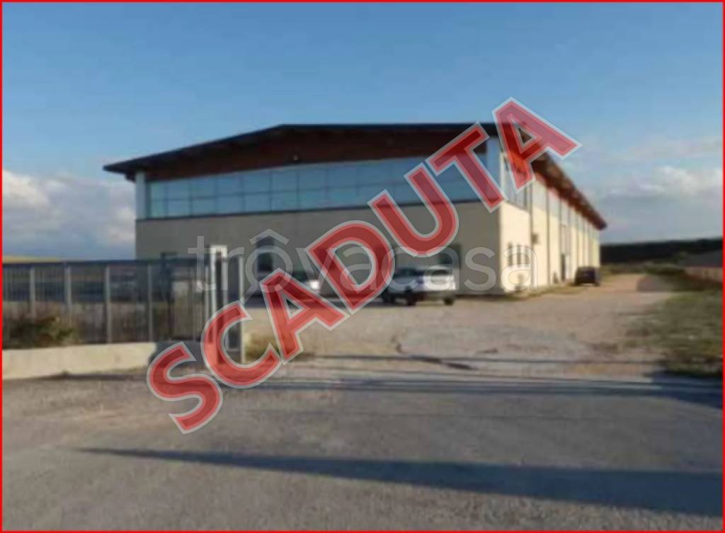 locale commerciale in vendita a Laterza