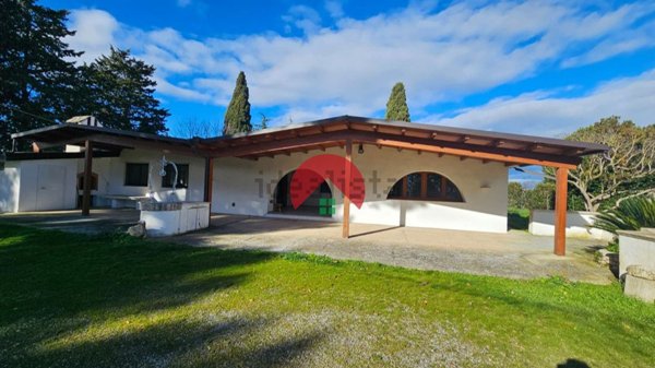 casa indipendente in vendita a Laterza