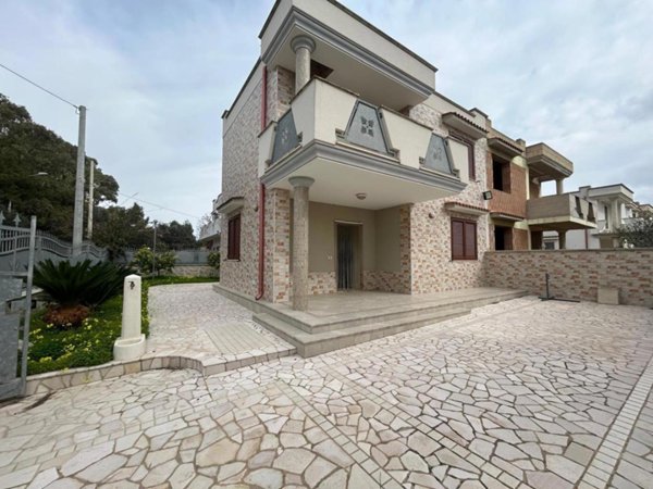 casa indipendente in vendita a Leporano in zona Marina di Leporano