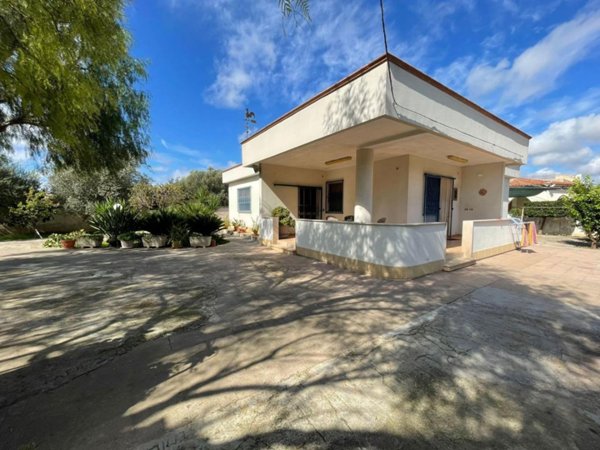 casa indipendente in vendita a Leporano in zona Marina di Leporano