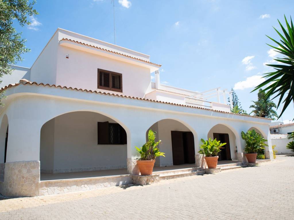 casa indipendente in vendita a Leporano