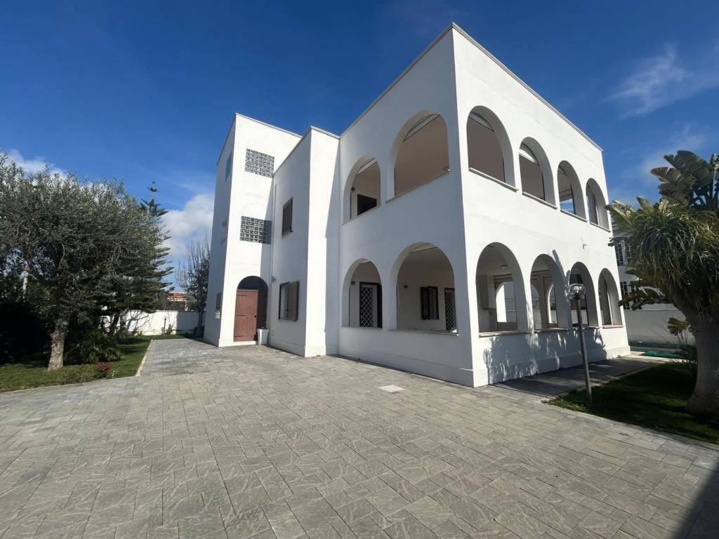 casa indipendente in vendita a Leporano