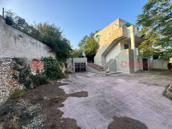 casa indipendente in vendita a Leporano