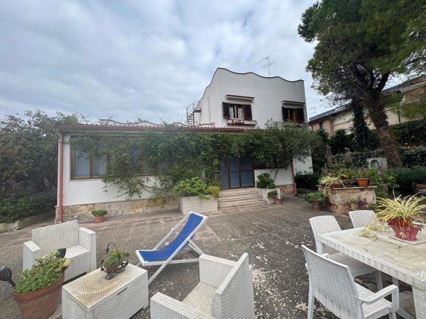 casa indipendente in vendita a Leporano in zona Marina di Leporano