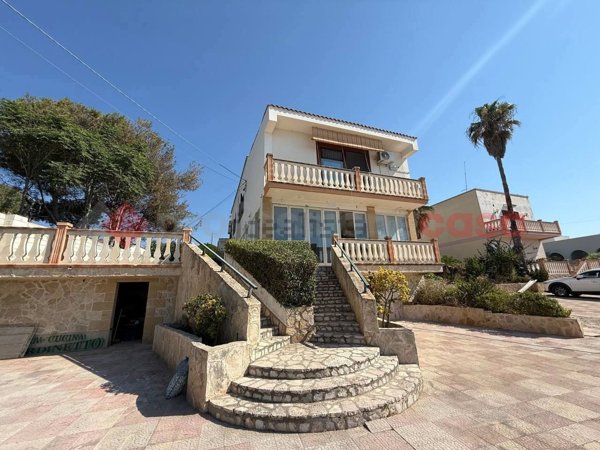 casa semindipendente in vendita a Leporano