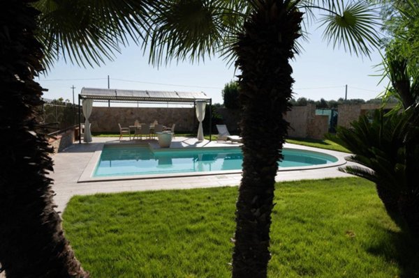 casa indipendente in vendita a Leporano
