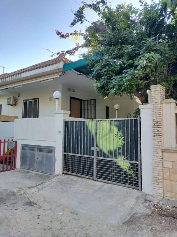 casa indipendente in vendita a Leporano