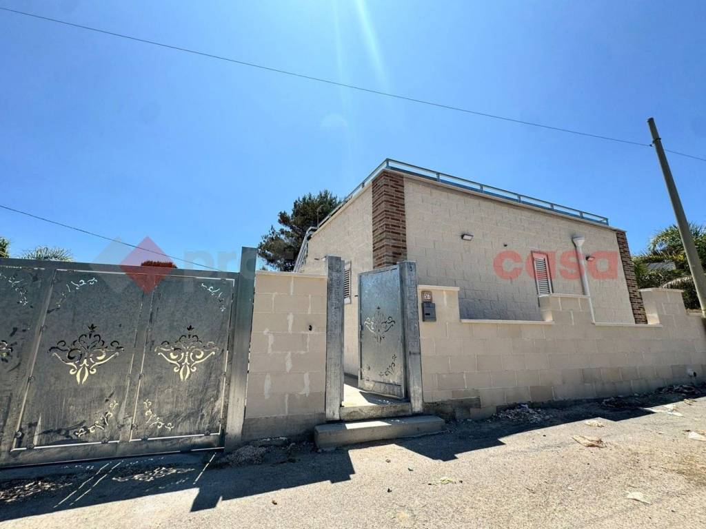 casa indipendente in vendita a Leporano in zona Marina di Leporano