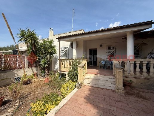 casa indipendente in vendita a Leporano