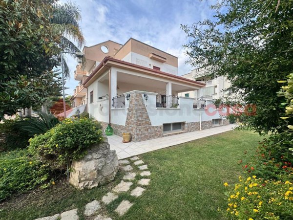 casa indipendente in vendita a Leporano
