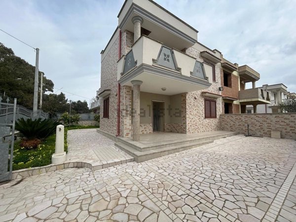 casa indipendente in vendita a Leporano in zona Marina di Leporano