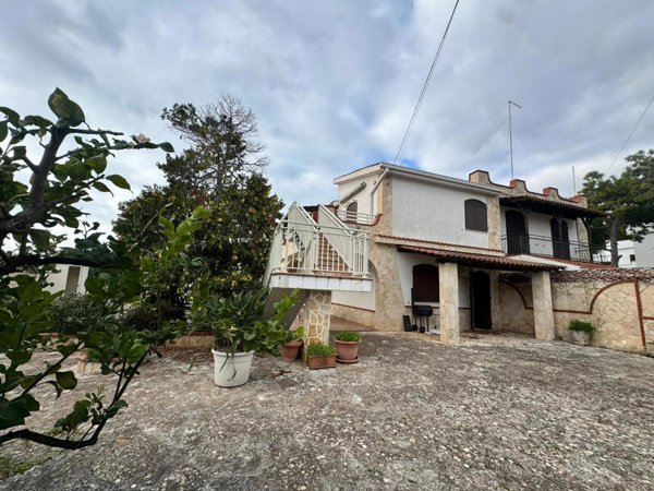 casa indipendente in vendita a Leporano in zona Marina di Leporano