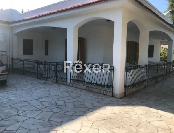 casa indipendente in vendita a Leporano