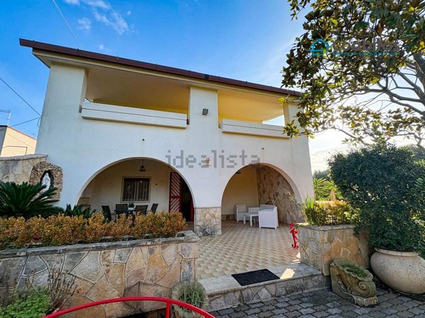 casa indipendente in vendita a Leporano