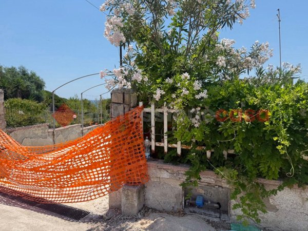 casa indipendente in vendita a Leporano