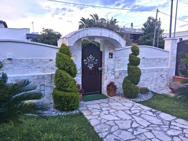 casa indipendente in vendita a Leporano