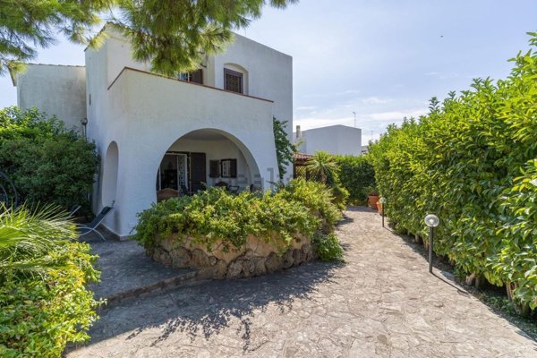 casa indipendente in vendita a Leporano in zona Marina di Leporano