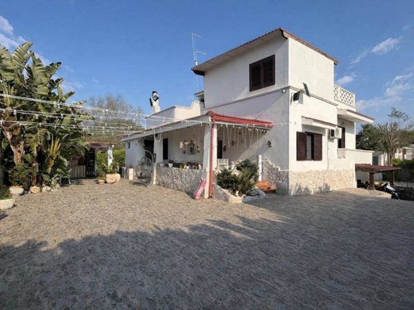 casa indipendente in vendita a Leporano