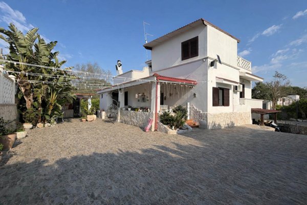 casa indipendente in vendita a Leporano