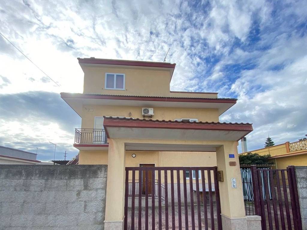 casa indipendente in vendita a Leporano