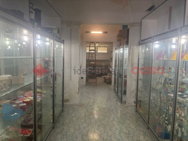 locale commerciale in vendita a Leporano