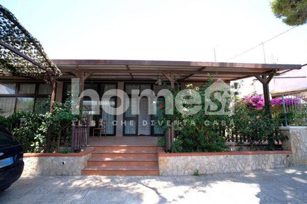 casa indipendente in vendita a Leporano in zona Marina di Leporano