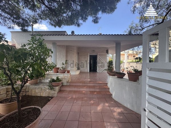 casa indipendente in vendita a Leporano in zona Marina di Leporano