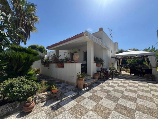 casa indipendente in vendita a Leporano in zona Marina di Leporano