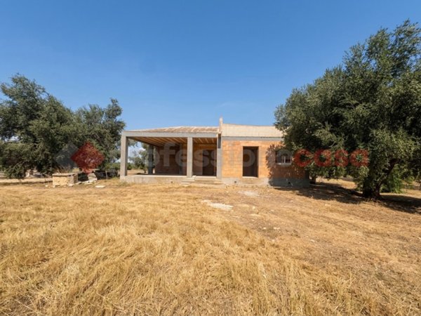 casa indipendente in vendita a Leporano