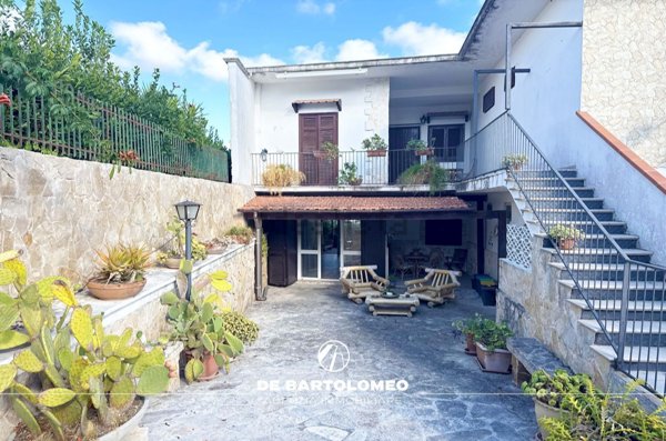 casa indipendente in vendita a Leporano in zona Marina di Leporano