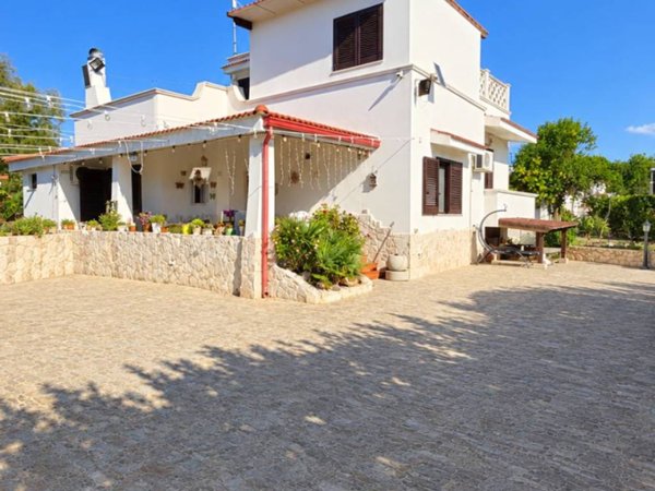 casa indipendente in vendita a Leporano in zona Marina di Leporano