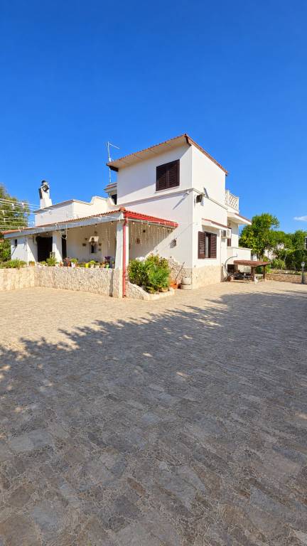 casa indipendente in vendita a Leporano in zona Marina di Leporano