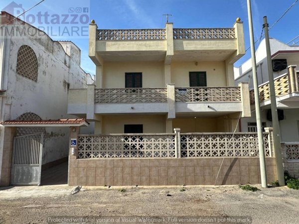 appartamento in vendita a Lizzano in zona Marina di Lizzano