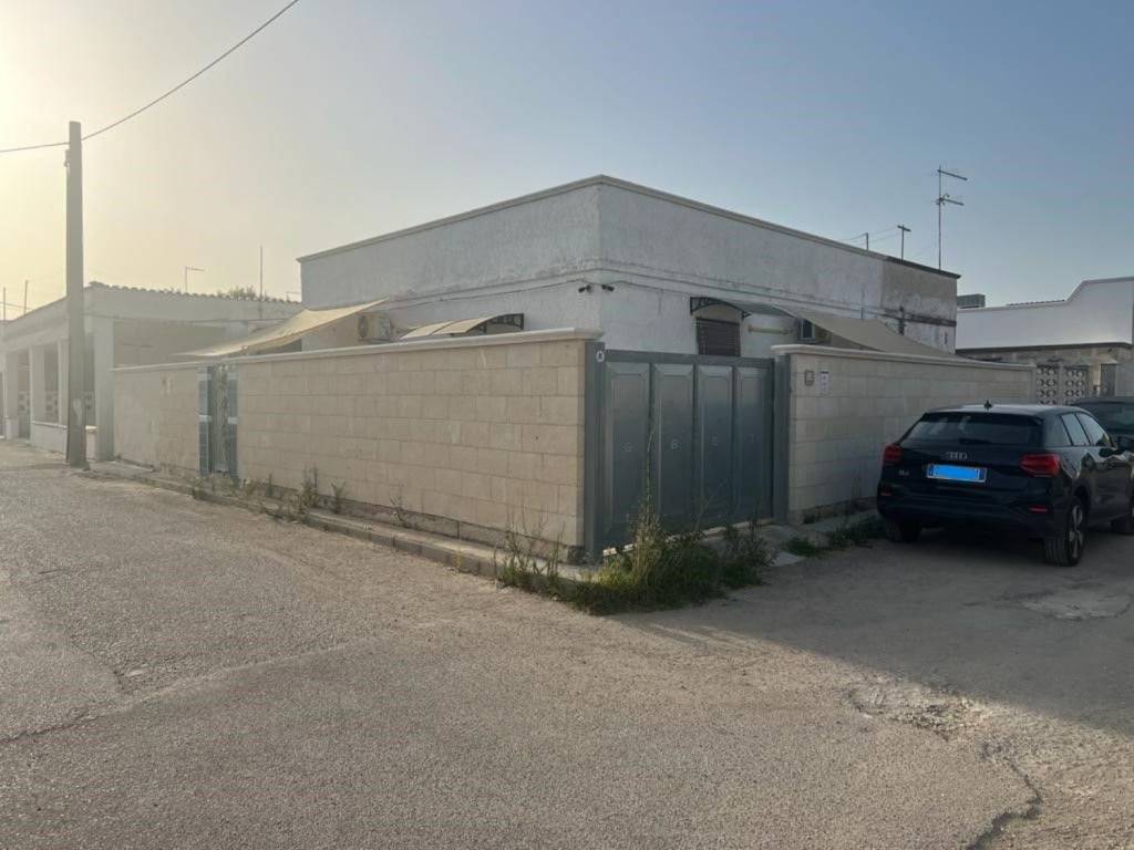 casa indipendente in vendita a Lizzano in zona Marina di Lizzano