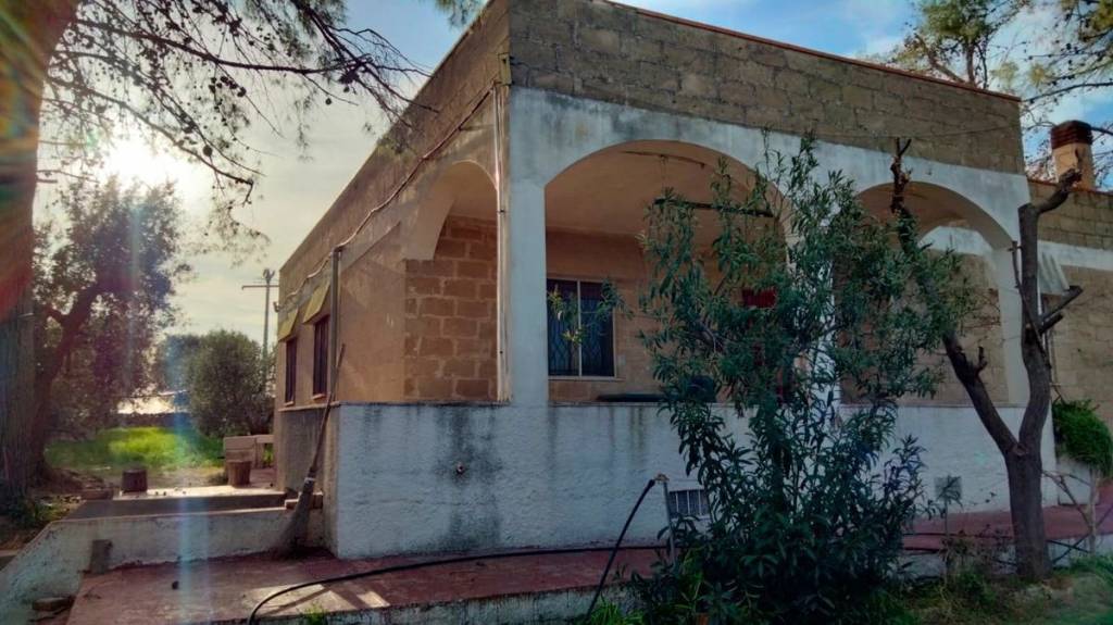 casa indipendente in vendita a Lizzano