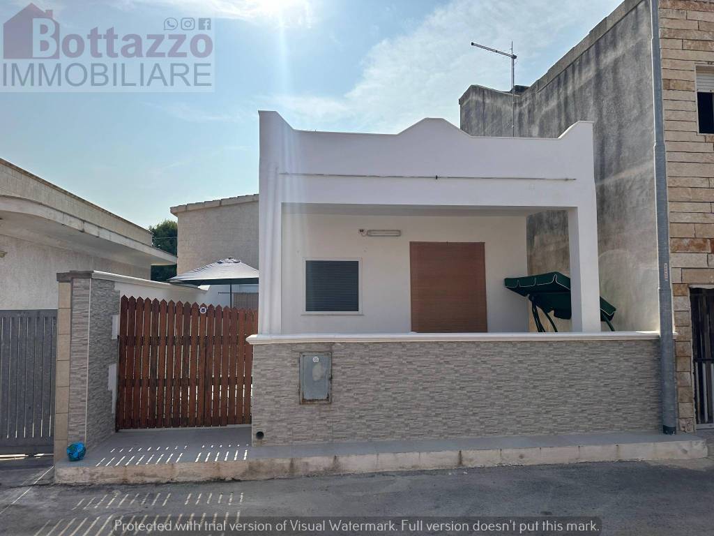 casa indipendente in vendita a Lizzano in zona Marina di Lizzano