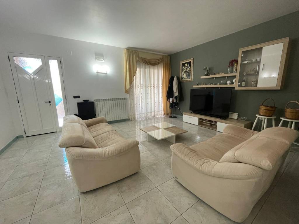 casa indipendente in vendita a Lizzano