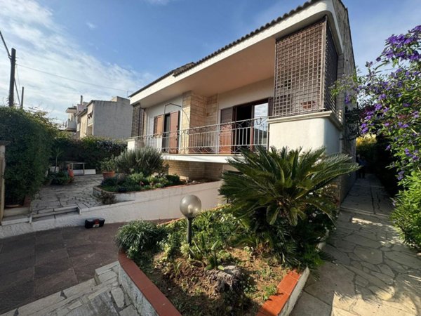 casa indipendente in vendita a Lizzano