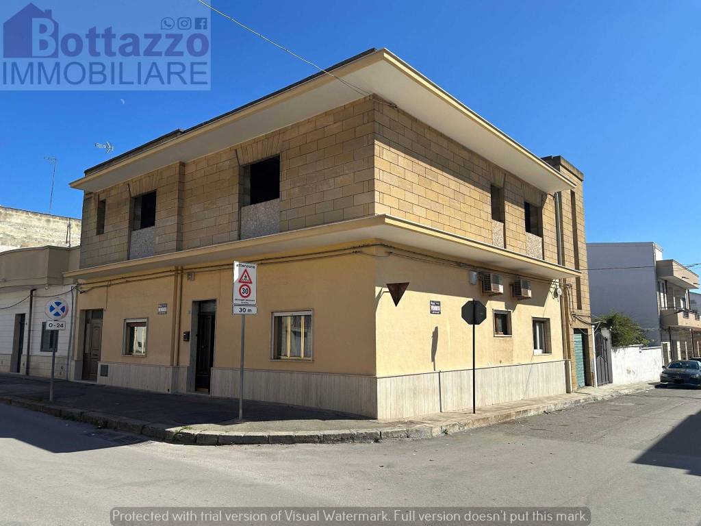 casa indipendente in vendita a Lizzano
