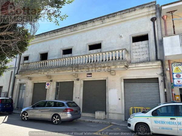 locale commerciale in vendita a Lizzano