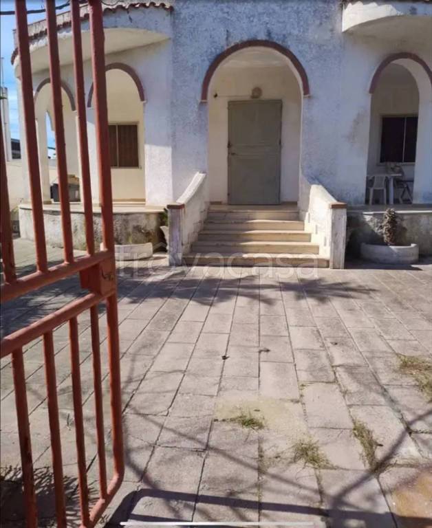 casa indipendente in vendita a Lizzano in zona Marina di Lizzano